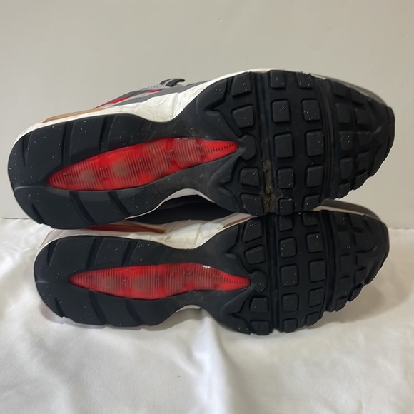 Nike Air Max 95 - Gray w/ stripes - Picture 10 of 13